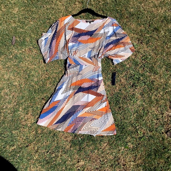 BNWT! BCBGMaxAzria Patterned Dolman Sleeve Dress - Picture 2 of 6